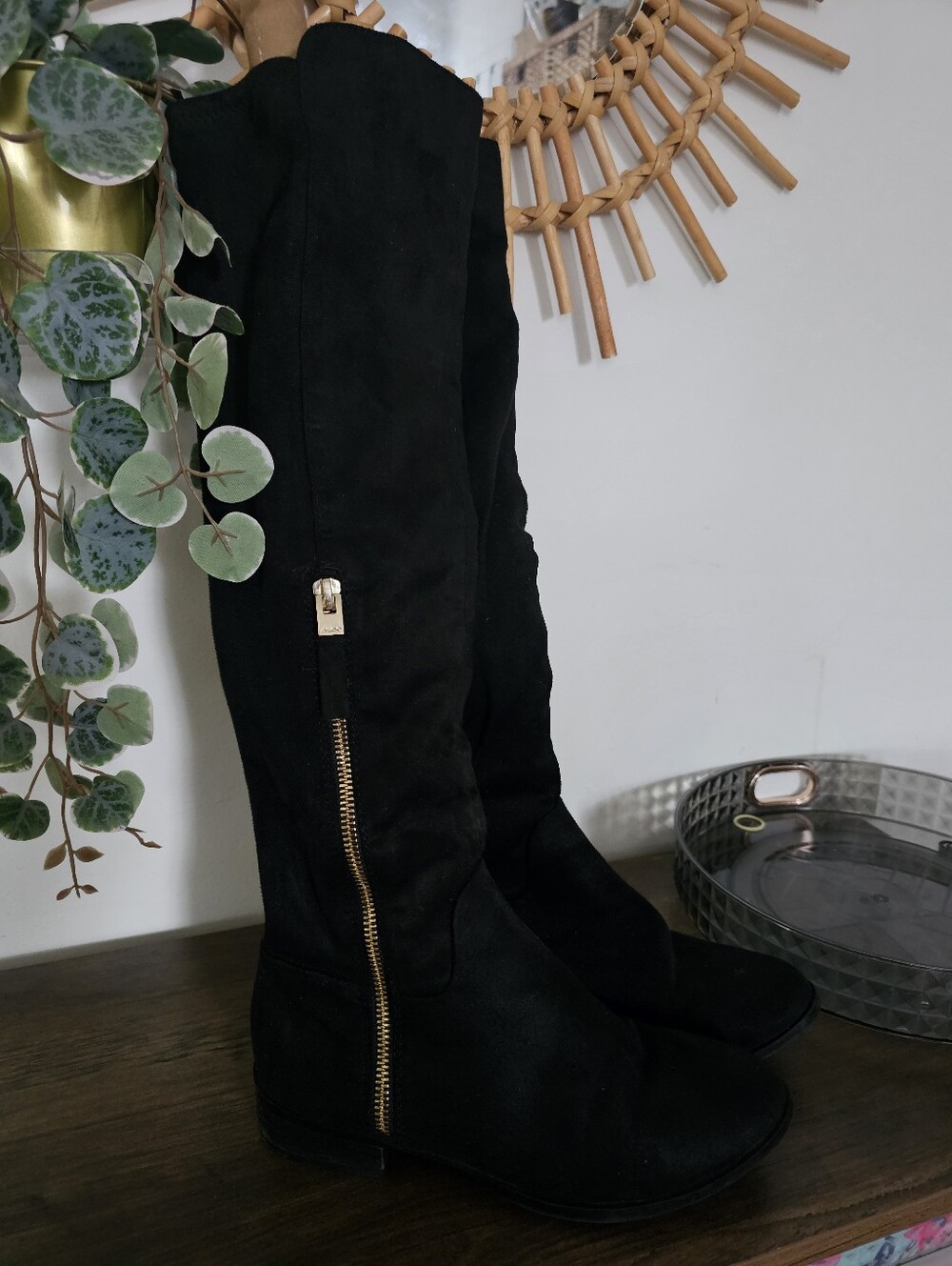 ALDO Classic Black Knee-High Women's Boots with Gold Zip - Picture 4 of 6